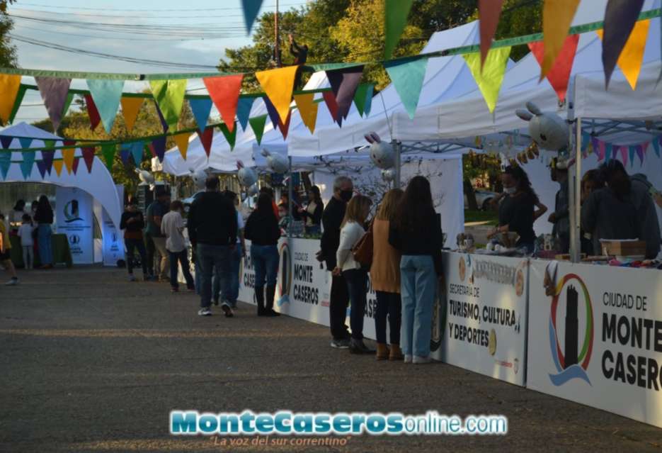 Emprendedores Y Artesanos Expusieron En La Feria De Pascuas ...